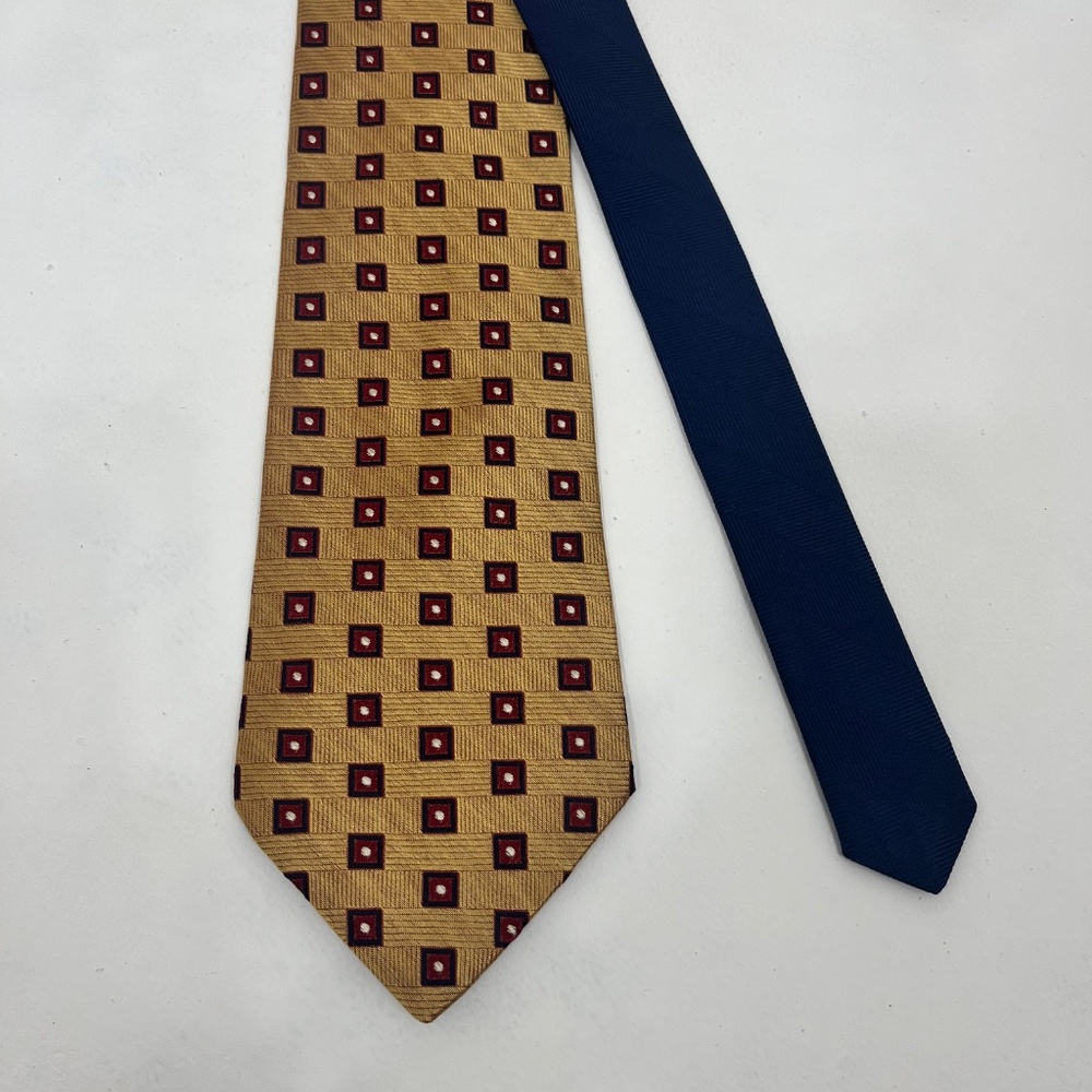 Vintage Tommy Hilfiger Tie 2-Tone Gold Navy Red Blocks 100% Silk USA 58"x3.75" - Picture 2 of 8